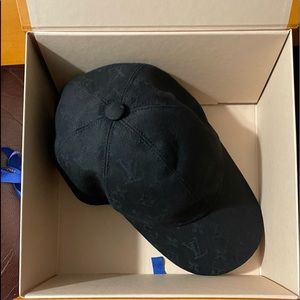 LOUIS VUITTON MONOGRAM ESSENTIAL CAP - M76584
